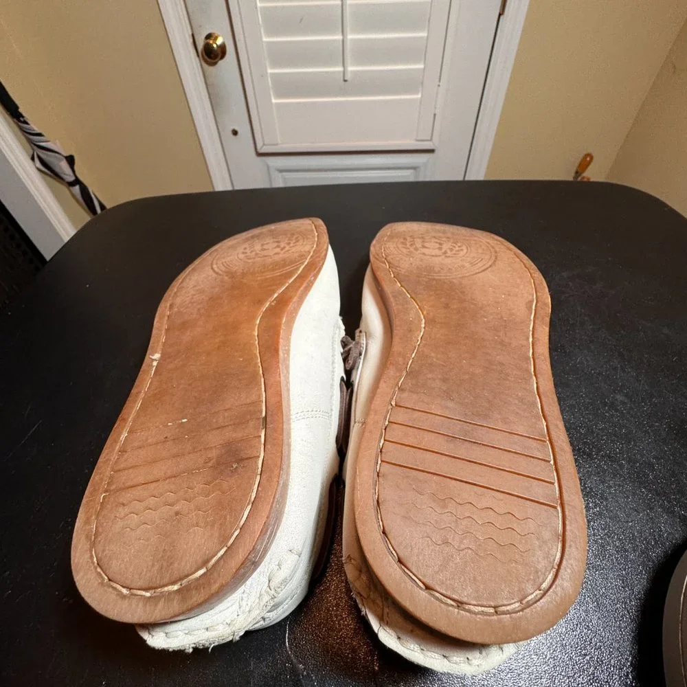 Kenneth Cole Reaction size 8.5 white leather loafers